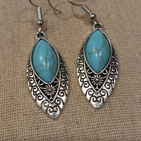 Clearance Necklace Set - Picture 2 of 2